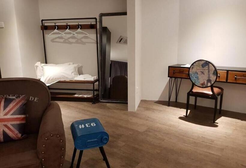 Family Suite, Kristal