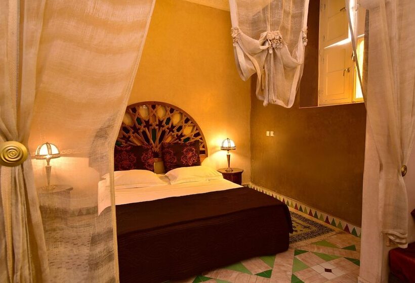 سوییت, Riad Manissa