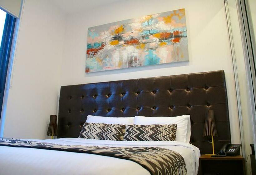 스위트, Whitehorse Apartment