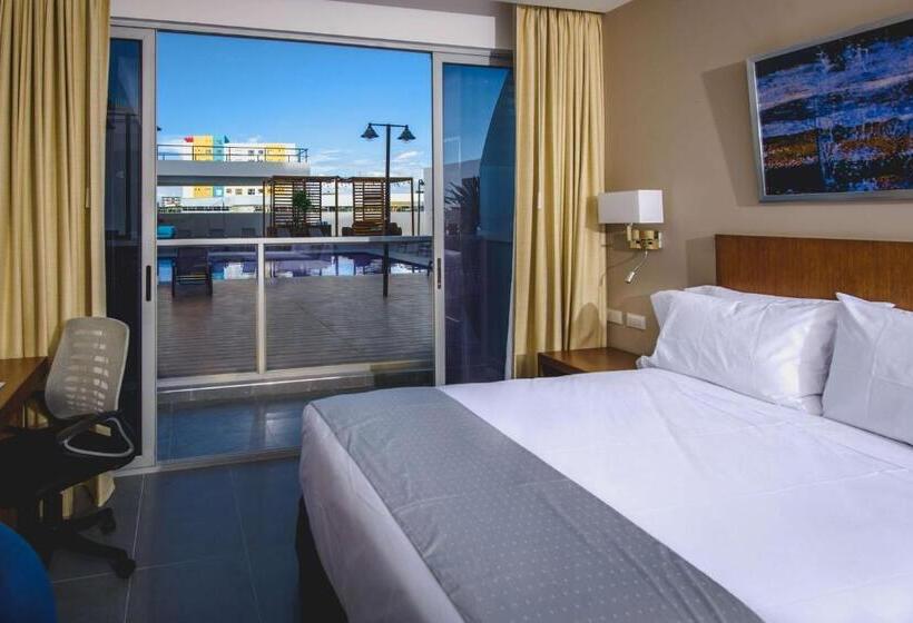 اتاق اجرایی با تخت بزرگ, Wyndham Manta Sail Plaza Hotel And Convention Center