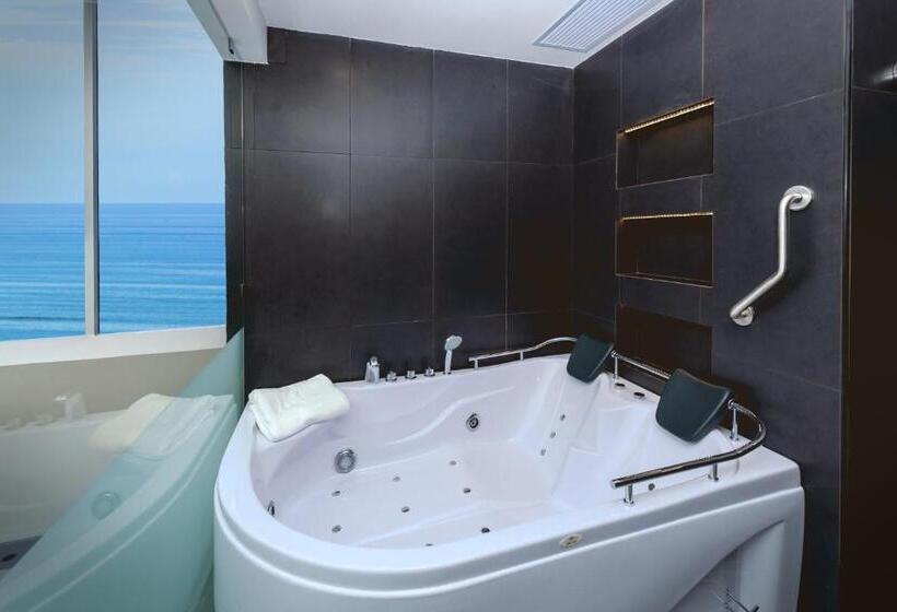 Deluxe Suite King Bed, Wyndham Manta Sail Plaza Hotel And Convention Center