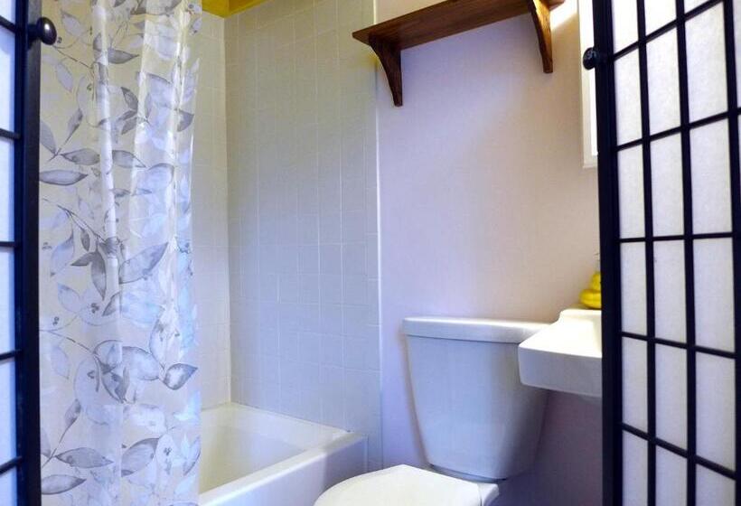 Студио Стандарт Вид на Сад, Morning Glory B&b