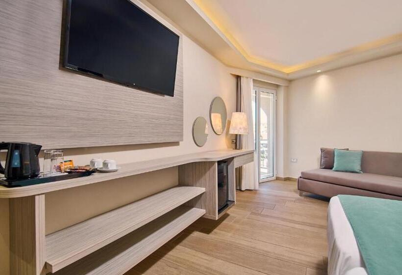 اتاق راحتی با چشمانداز استخر, Palazetto Suites Zakynthos   Adults Only