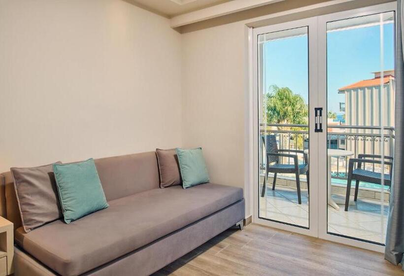 اتاق راحتی با چشمانداز استخر, Palazetto Suites Zakynthos   Adults Only