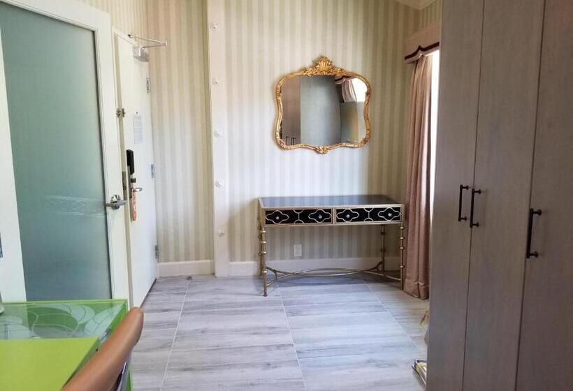 מיטת קינג בסוויטה, Sens Hotel & Vanne Bistro Berkeley