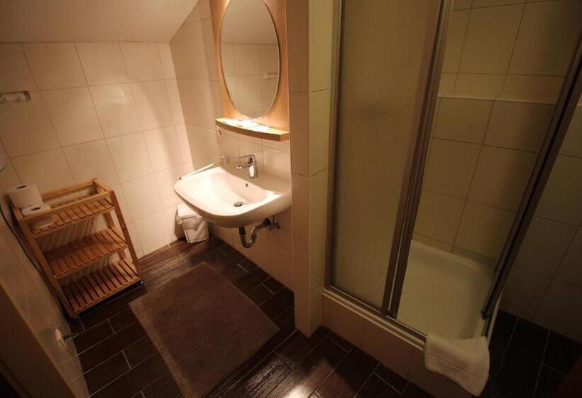 四人标准间, Jázmin Panzió Közös Konyhával