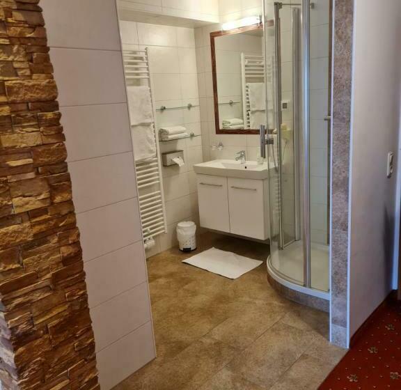 Четырехместный Номер Deluxe, Edelsteinhotel Guniwirt