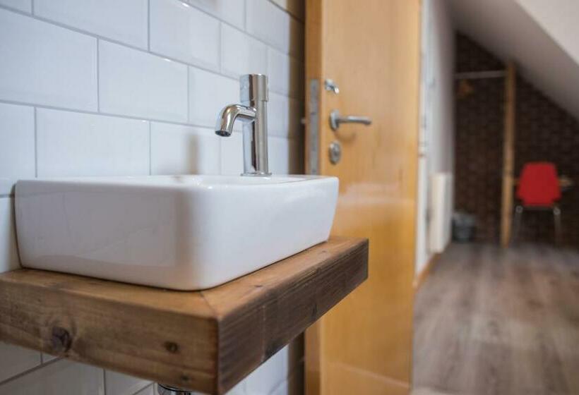 اتاق استاندارد, The Nest Boutique Hostel