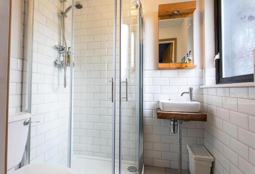 اتاق استاندارد, The Nest Boutique Hostel