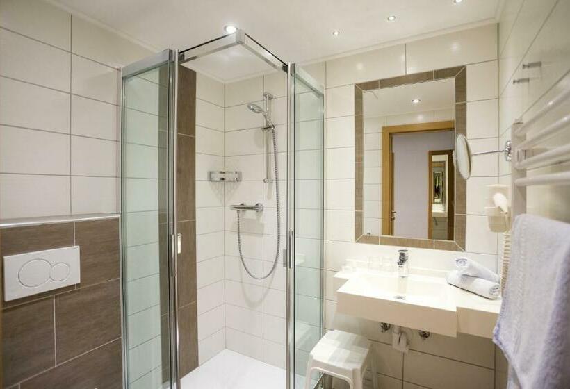 חדר סטנדרט לשלושה עם מרפסת, Alpenhotel Badmeister