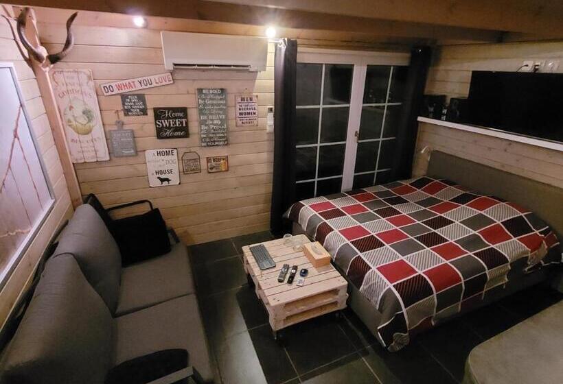 کلبه ییلاقی, B&b Jo   Li