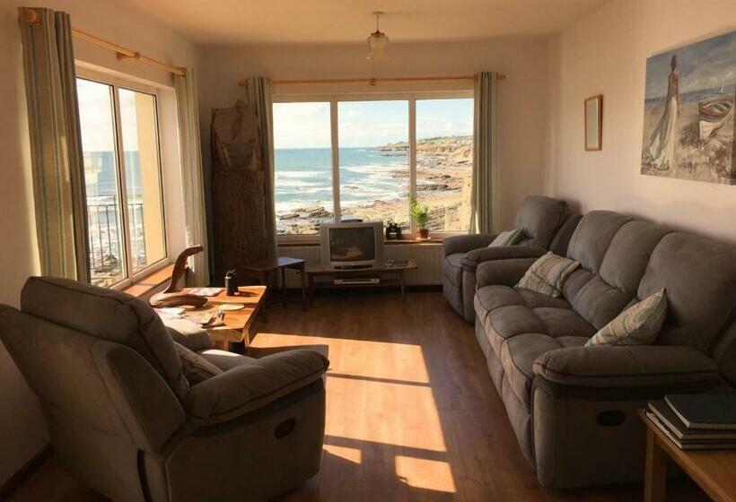 חדר משפחתי נוף לים, O'neill's Bed&breakfast