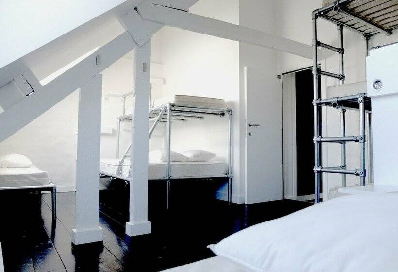 تختخواب در اتاق مشترک, Hostel 47