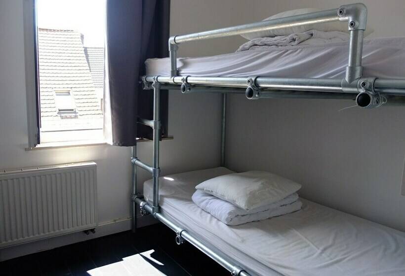 اتاق استاندارد چهارنفره با سرویس بهداشتی مشترک, Hostel 47