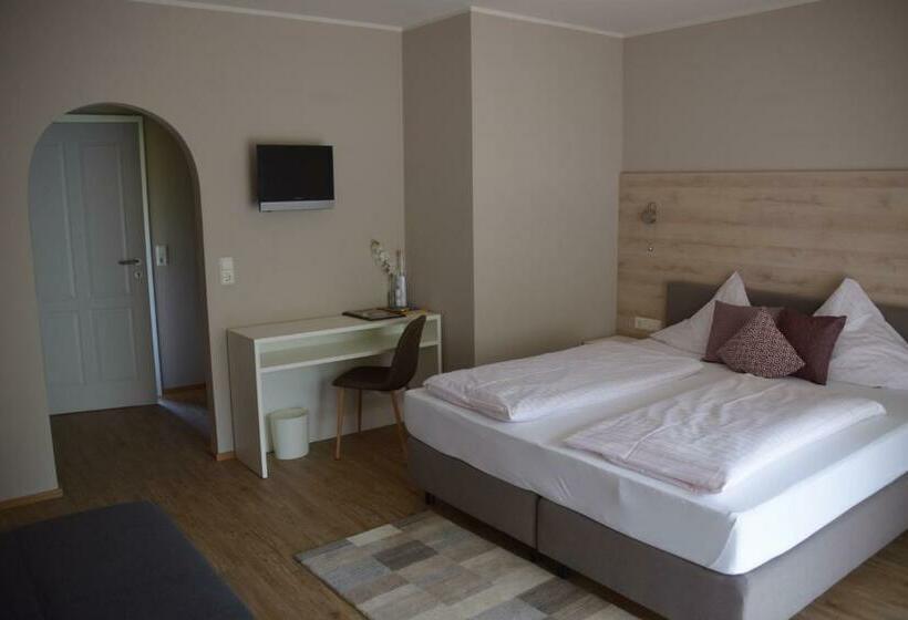 Classic room with balcony, Seegasthof Breineder   Familien & Seminar