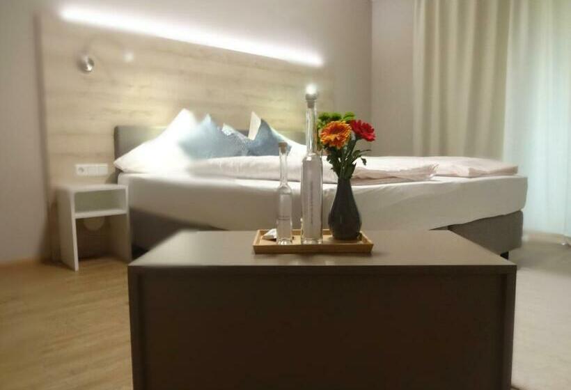 غرفة قياسية فردية مزودة بشُرفة, Seegasthof Breineder   Familien & Seminar