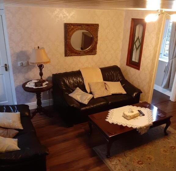 Люкс, Riverside Lodge