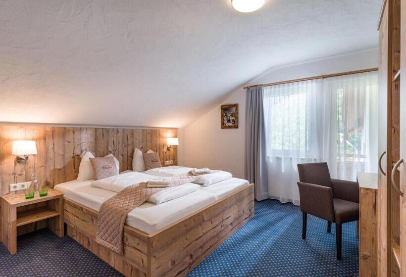 חדר משפחתי, Haus Tirol