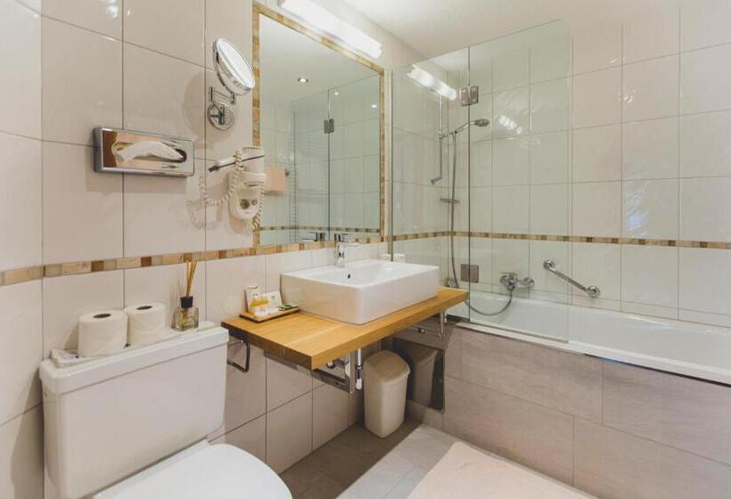 Апартаменты 2 Спальни, Montfort