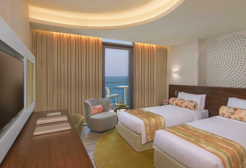带大床的豪华间, The Retreat Palm Dubai Mgallery By Sofitel
