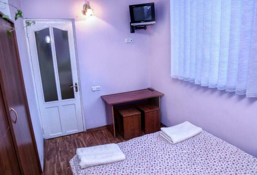 اتاق اکونومی, Aregak B&b And Tours