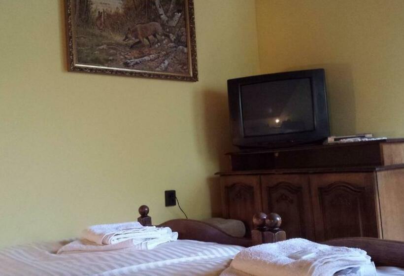 חדר סטנדרט לארבעה, Kocsis Panzió és étterem