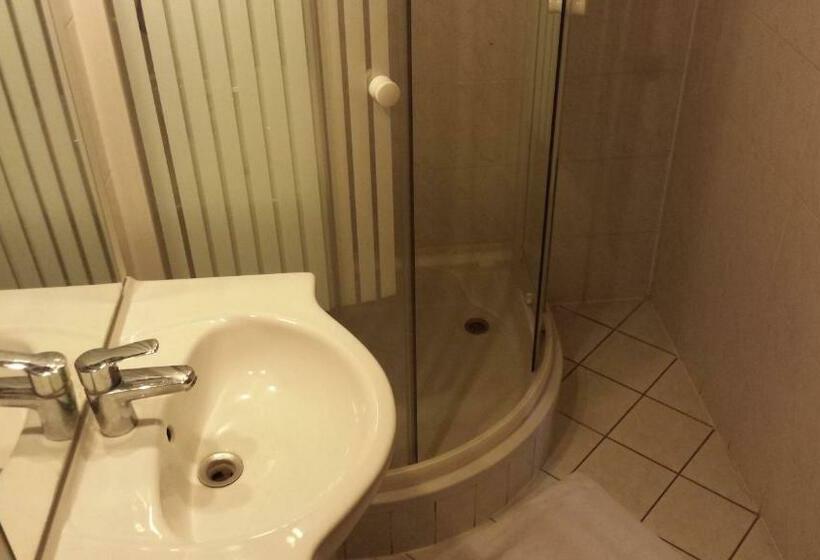 חדר סטנדרט לארבעה, Kocsis Panzió és étterem