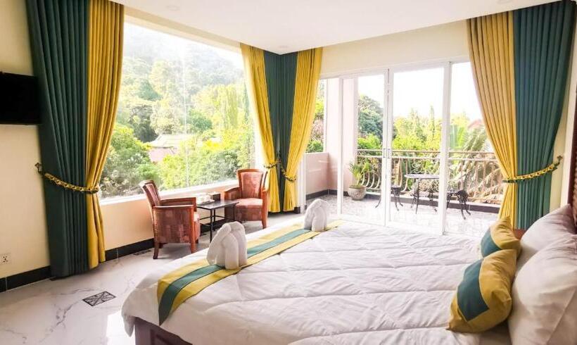 غرفة قياسية مزوَّدة بشُرفة, Summer Resort