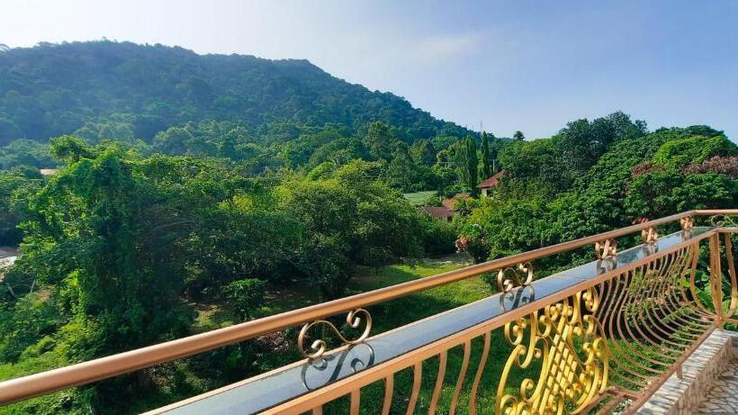 غرفة إقتصادية, Summer Resort