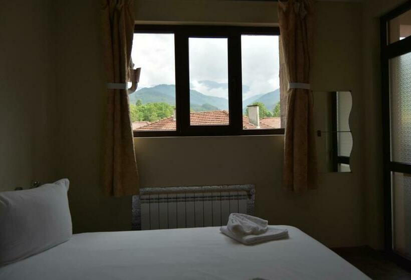 Четырехместный Номер Стандарт с Балконом, Family Hotel Balkana