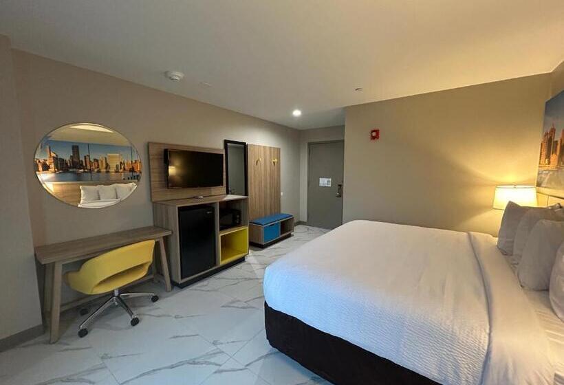 اتاق استاندارد با تخت بزرگ برای معلولان, Days Inn By Wyndham Staten Island