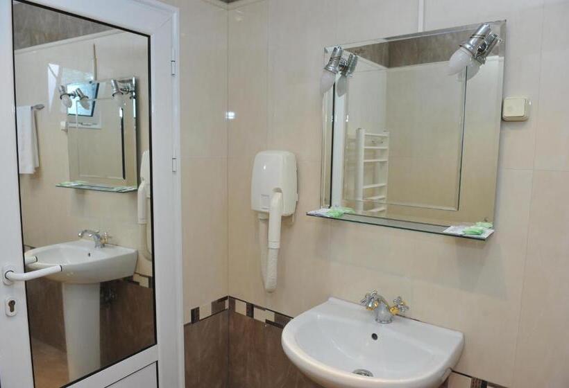 2 Bedroom Suite with Balcony, Eros Motel