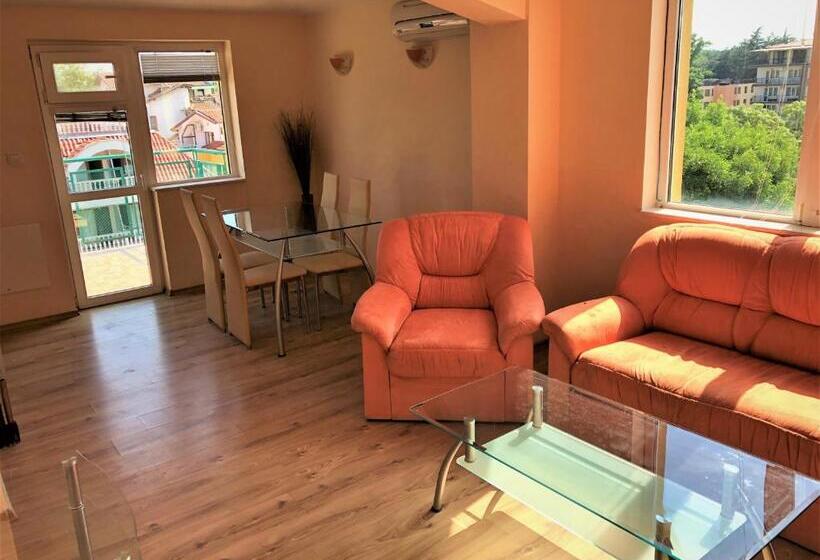 آپارتمان لوکس 2 خوابه, Family Hotel Avenue