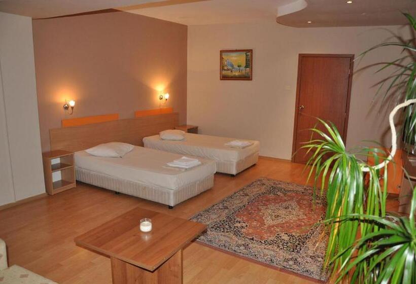 スタンダードトリプルルーム, Family Hotel Gotse Delchev