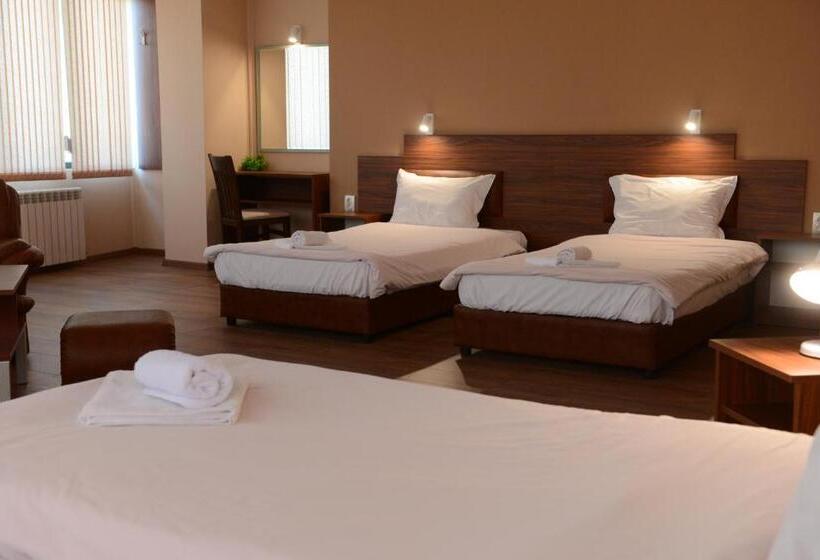 スタンダードトリプルルーム, Family Hotel Gotse Delchev