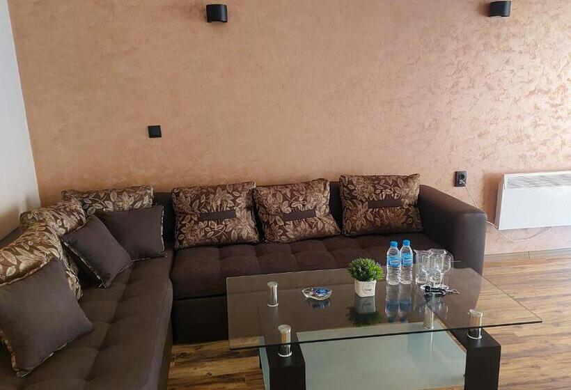 デラックススイート, Family Hotel Gotse Delchev