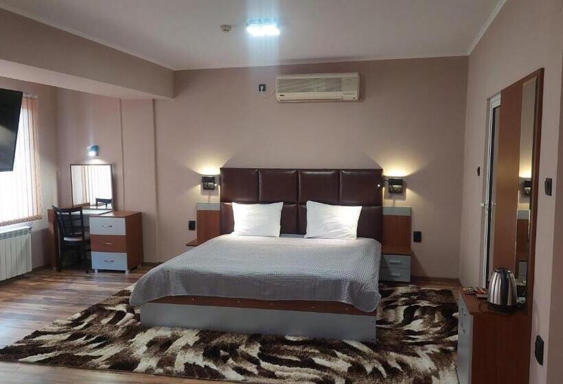 デラックススイート, Family Hotel Gotse Delchev
