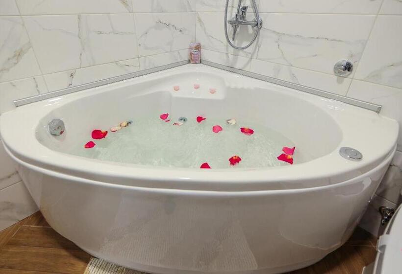 スタンダードスタジオ, Family Hotel Gotse Delchev