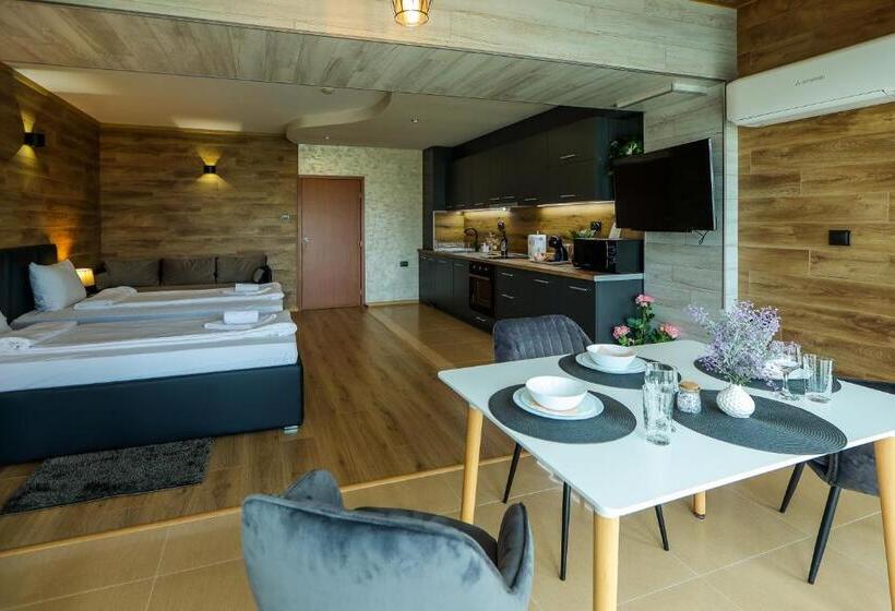 スタンダードスタジオ, Family Hotel Gotse Delchev