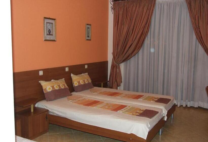 Номер Стандарт с Балконом, Family Hotel Tropicana