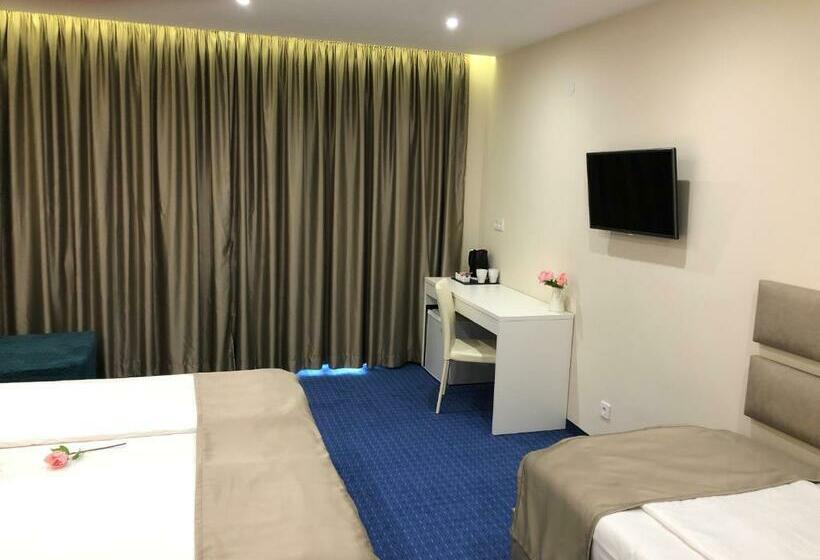 标准三人间, Family Hotel Avenue