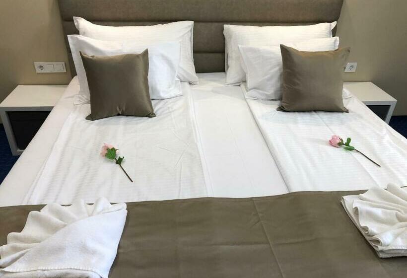 سوئیت 2 خوابه, Family Hotel Avenue