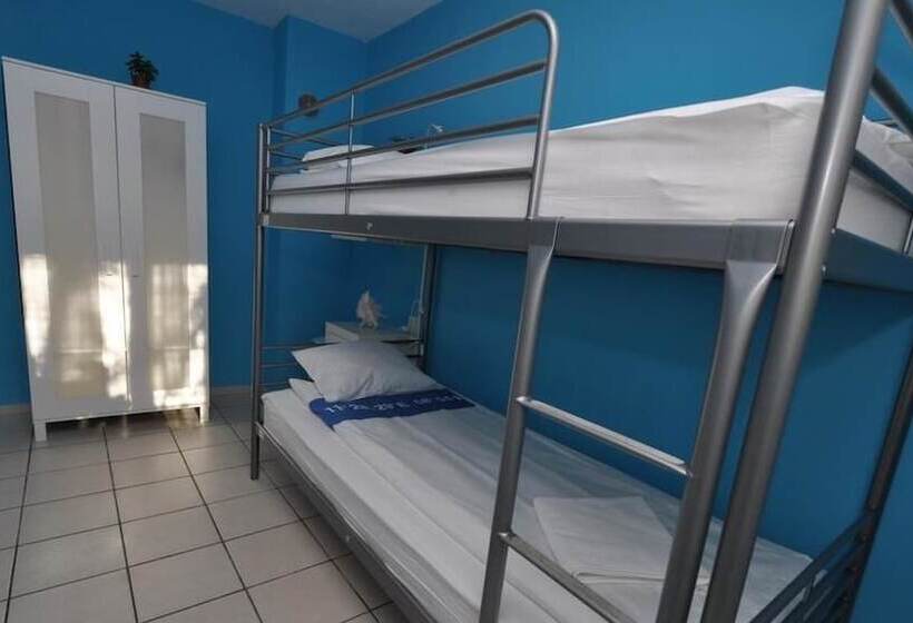 Кровать в Общей Комнате, Moreto & Caffeto Hostel