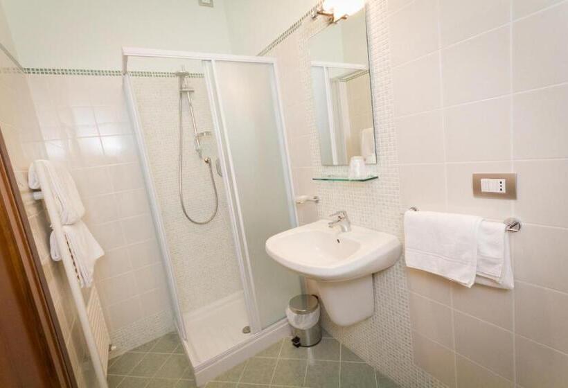 带景观的三人标准房间, Donnini