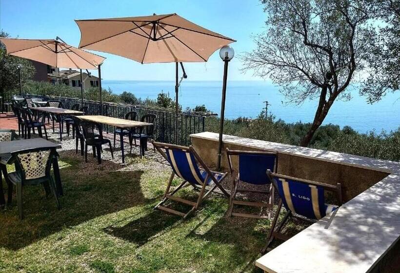 Номер Стандарт Вид на Море, Perla Del Levante Hostel
