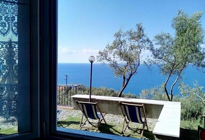 Номер Стандарт Вид на Море, Perla Del Levante Hostel