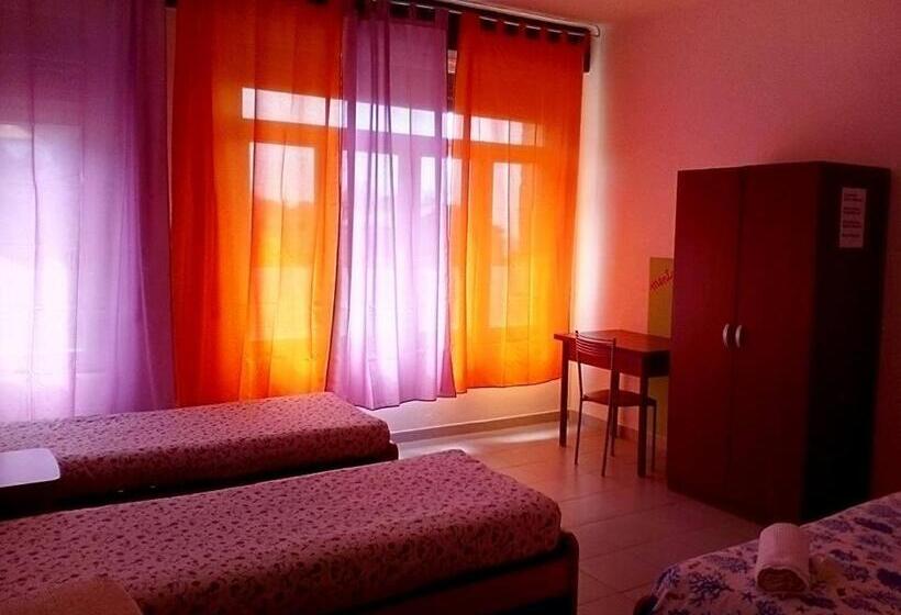 Четырехместный Номер Стандарт Вид на Море, Perla Del Levante Hostel