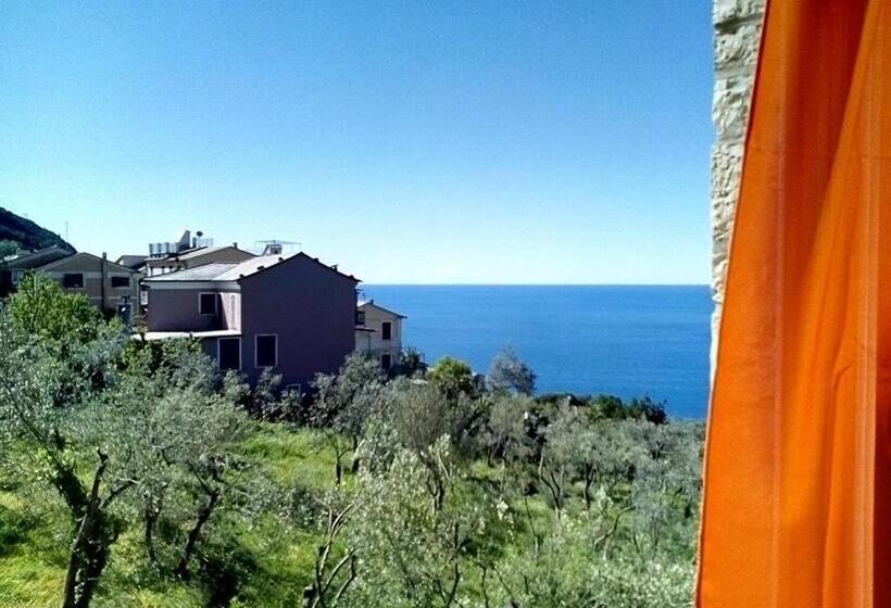 Четырехместный Номер Стандарт Вид на Море, Perla Del Levante Hostel