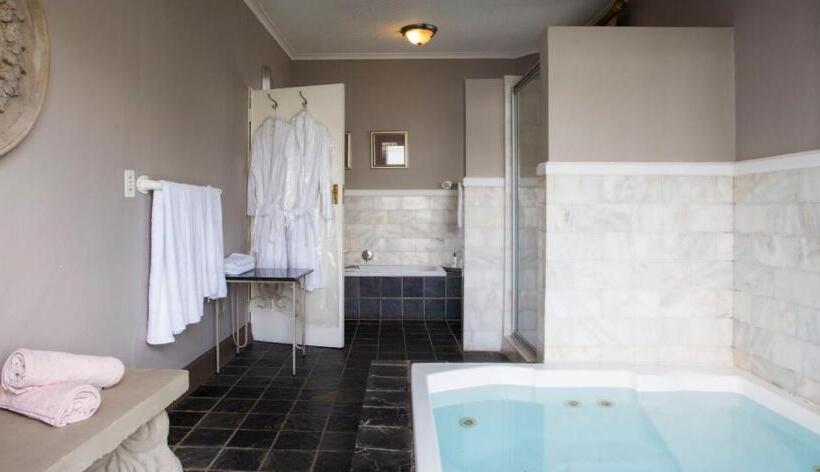 Номер Deluxe Кровать Кинг, Leeuwenhof Country Lodge & Garden Spa