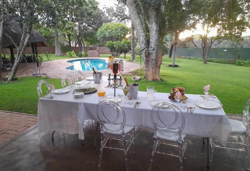اتاق لوکس با تخت بزرگ, The Villa